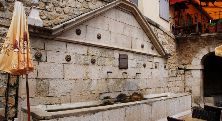 Fontaine - Fayence