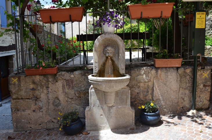 Fontaine - Fayence