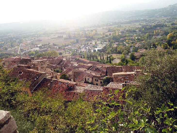 Les toits de tuiles roses - Fayence