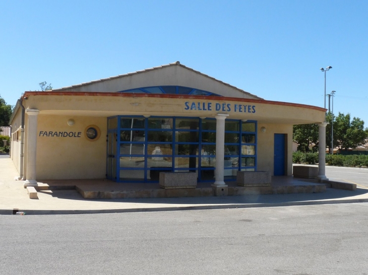 La salle des fetes - Forcalqueiret