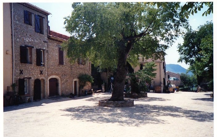 Place du village - Fox-Amphoux