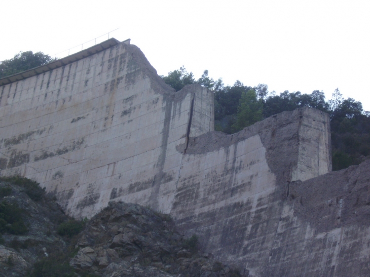 Restes du barrage de Malpasset - Fréjus