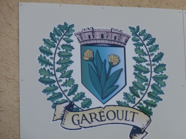 Le blason de la commune sur un fronton - Garéoult