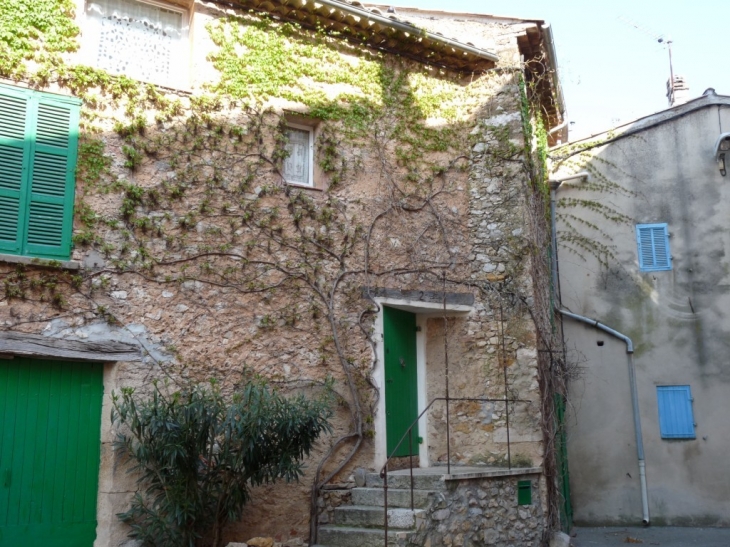 Une maison du village - Garéoult