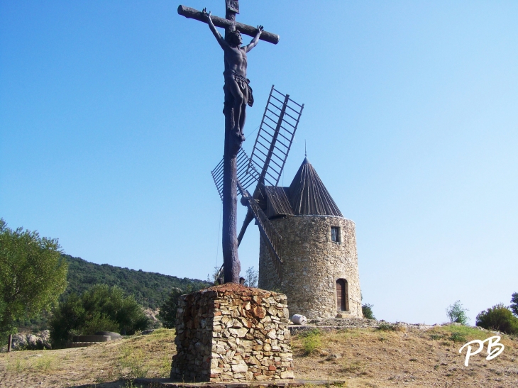 Le Moulin a vent de Saint-Roch  12ém siècle - Grimaud