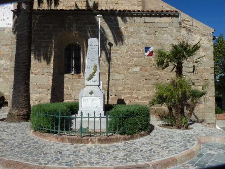 En souvenirs ,place de l'église - Grimaud