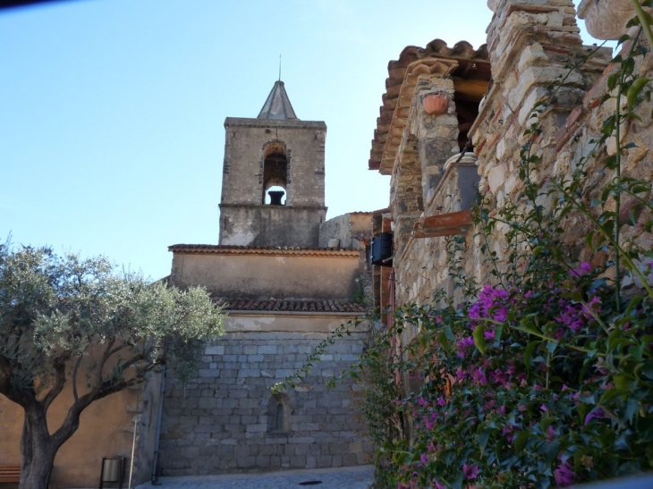 En arrivant à l'église Saint Michel - Grimaud