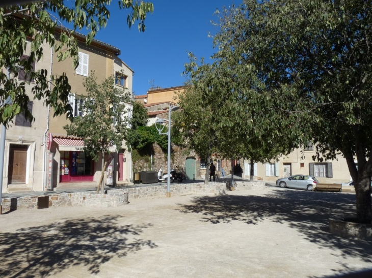 La place Vieille - Grimaud