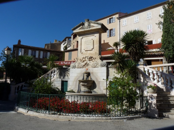 La fontaine de la Place Neuve - Grimaud