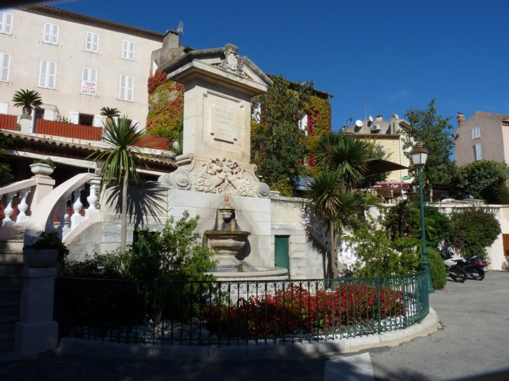 La fontaine de la Place Neuve - Grimaud