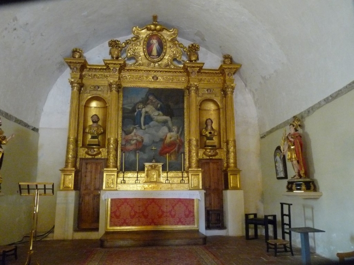 A l'intérieur de la chapelle des Pénitents - Grimaud