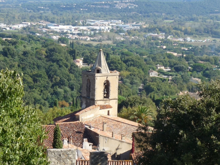 L'église Saint Michel vue du chateau - Grimaud