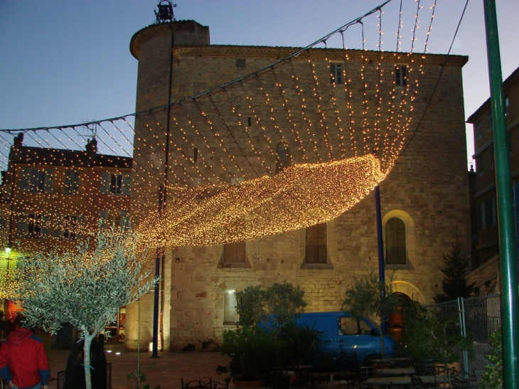 La rour des templiers, place Massillon - Hyères