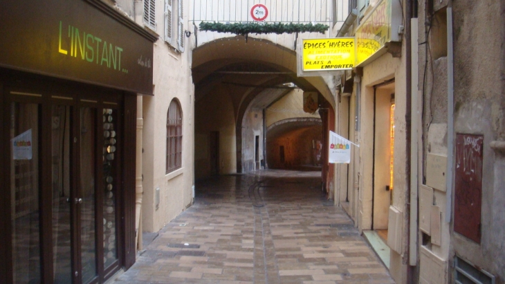 PASSAGE DES VOUTES-HYERES-VAR - Hyères