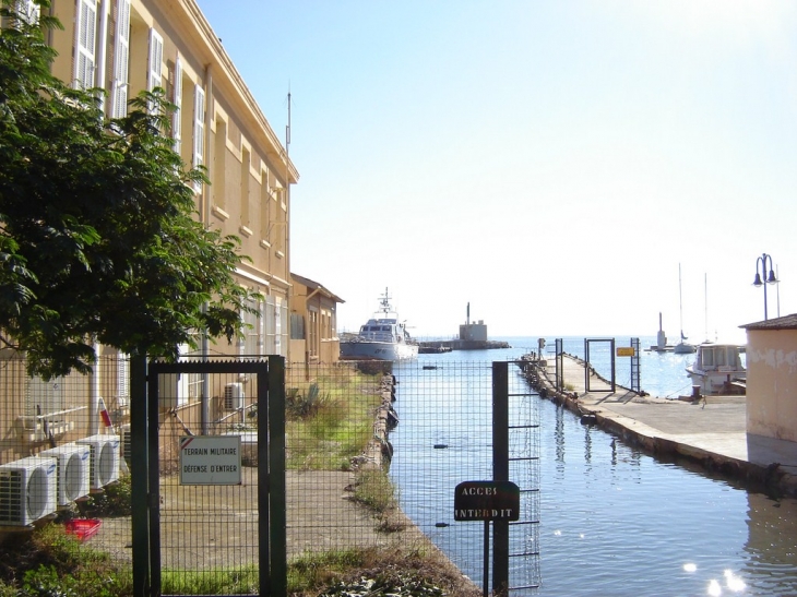 La base marine de Port Pothuau - Hyères