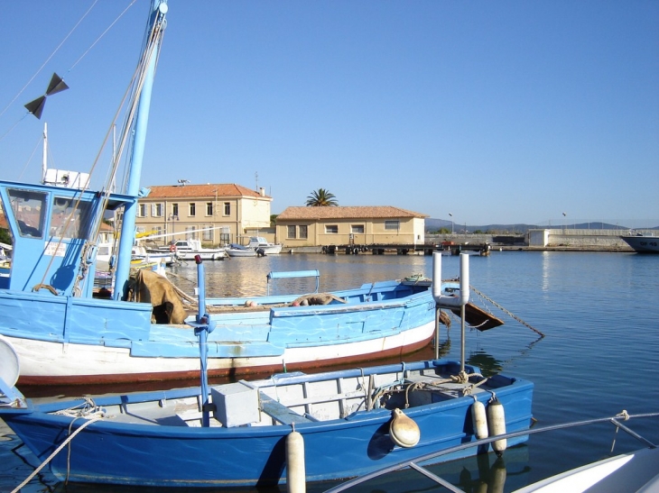 Dans le port de Port Pothuau - Hyères