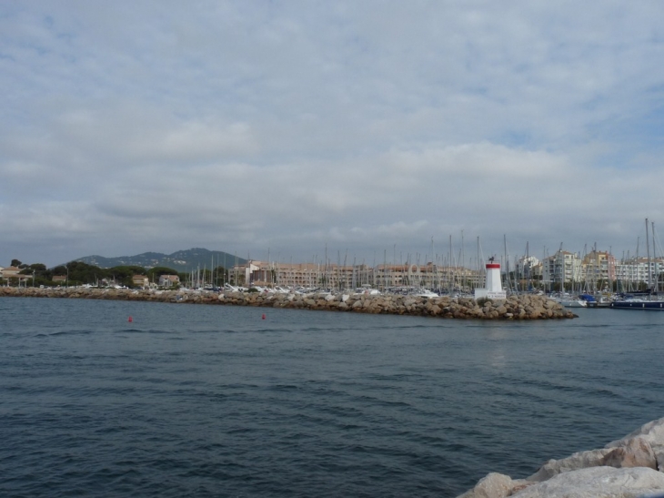 Entrée des ports  St Pierre er port la Gavine - Hyères