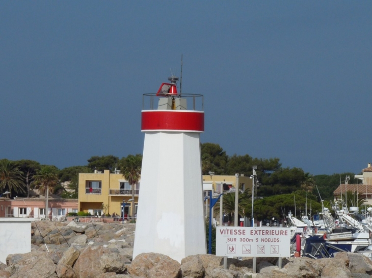 Entrée des ports  St Pierre er port la Gavine - Hyères