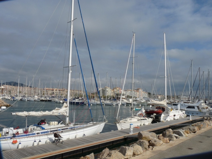 A l'entrée du port - Hyères