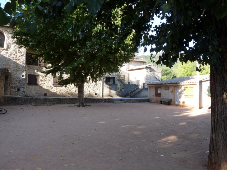 Le boulodrome , place de la république - La Celle