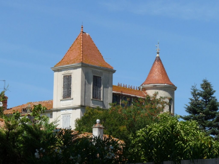 Dans le village - La Crau