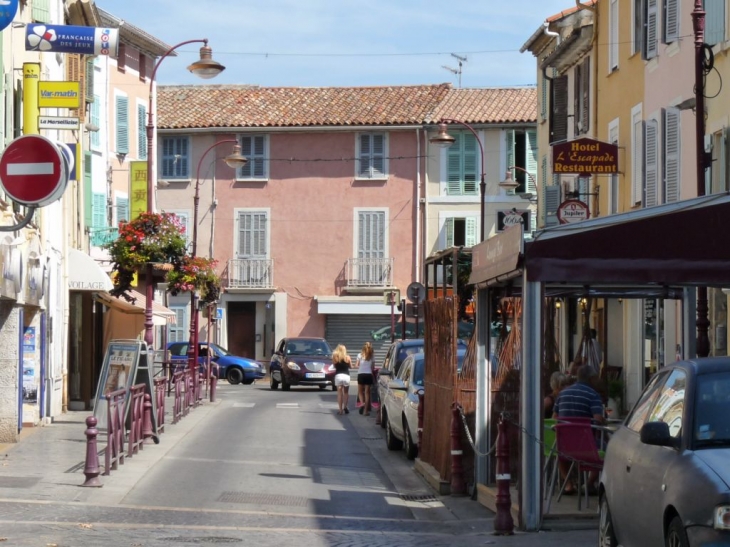 Avenue Lieutenant Jean Toucas - La Crau