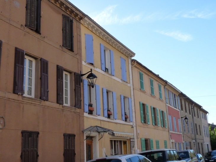 Sur l'avenue de l'Esplanade - La Garde-Freinet