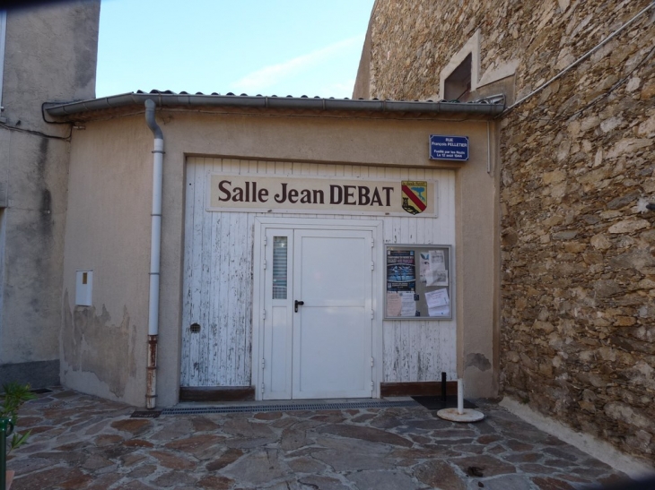 La salle Jean Debat , rue François Pelletier - La Garde-Freinet