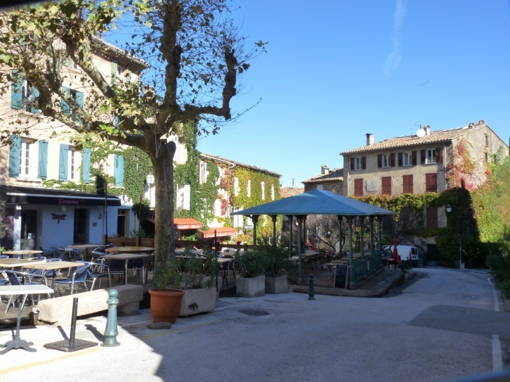 La Place du Marché - La Garde-Freinet