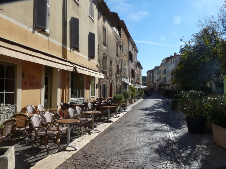 La place du marché - La Garde-Freinet