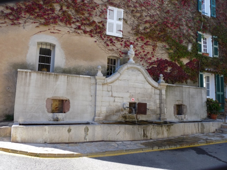 La fontaine vieille - La Garde-Freinet