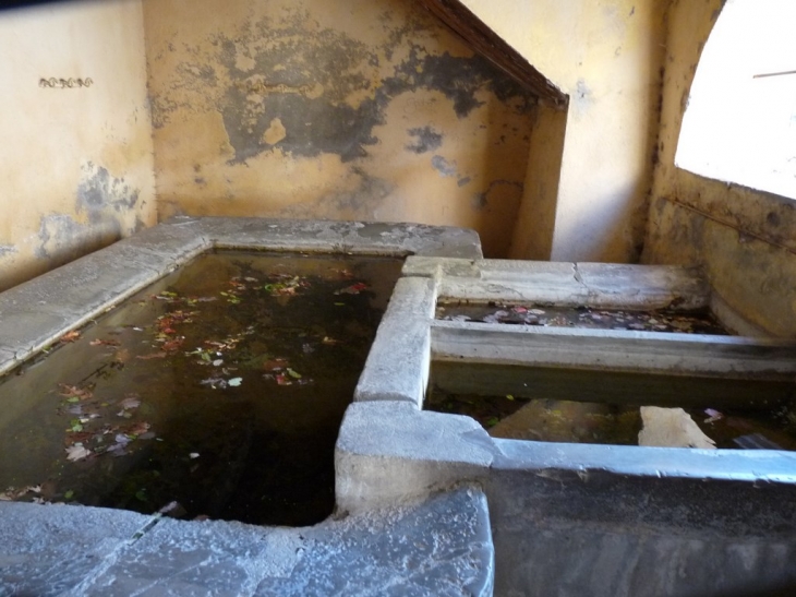 Le vieux lavoir - La Garde-Freinet