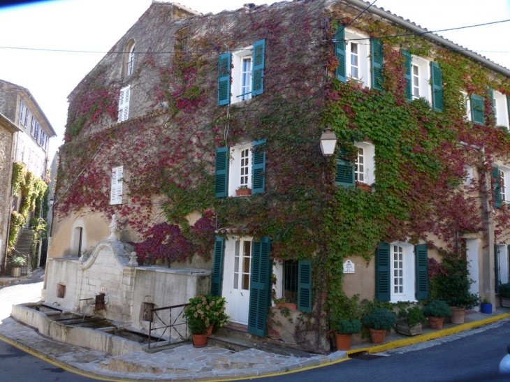 La maison de la vieille fontaine - La Garde-Freinet