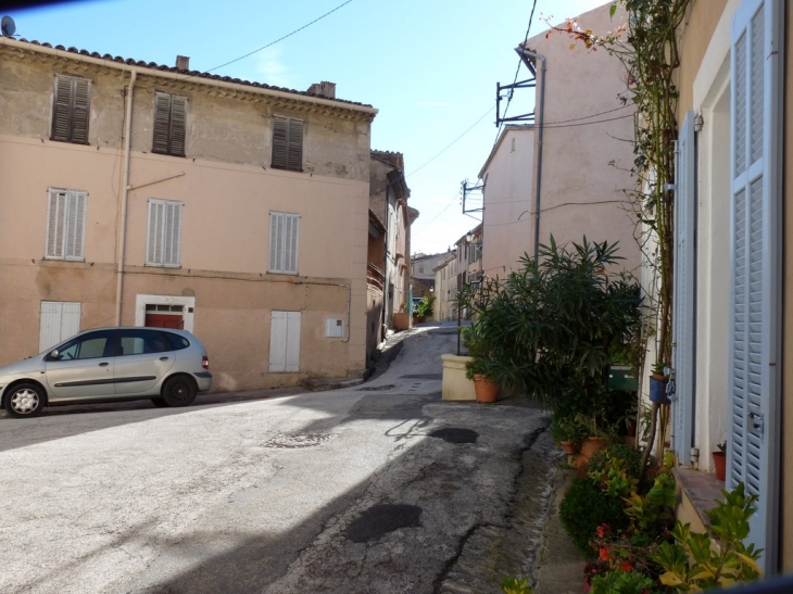 Dans le village - La Garde-Freinet