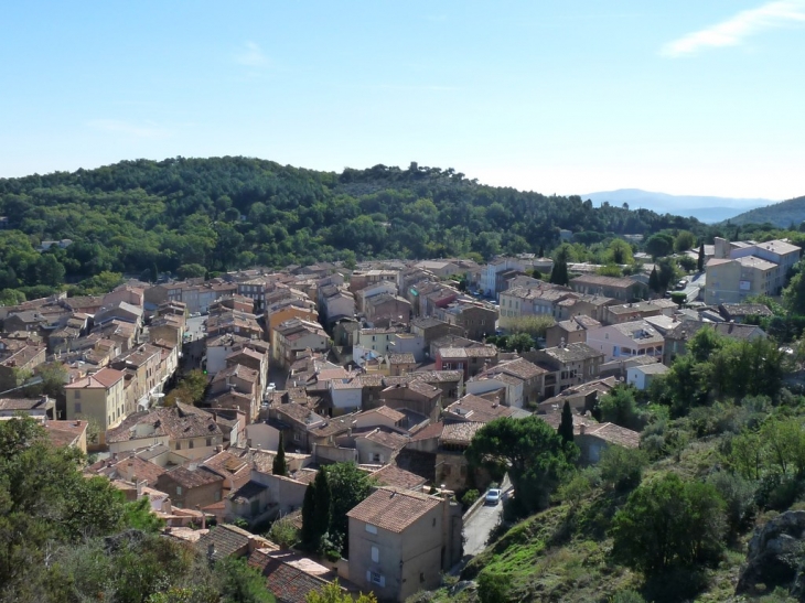 Vue sur le village avec un peu de hauteur - La Garde-Freinet