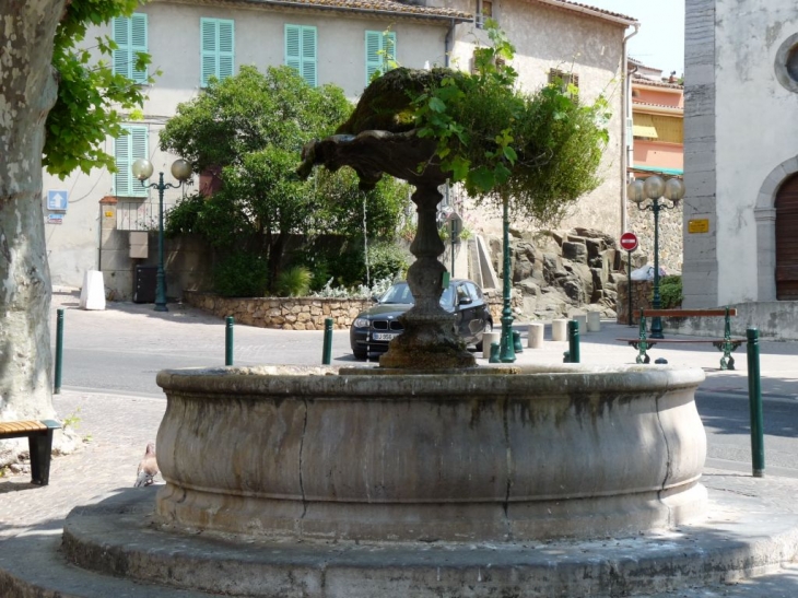 Dans le village - La Garde