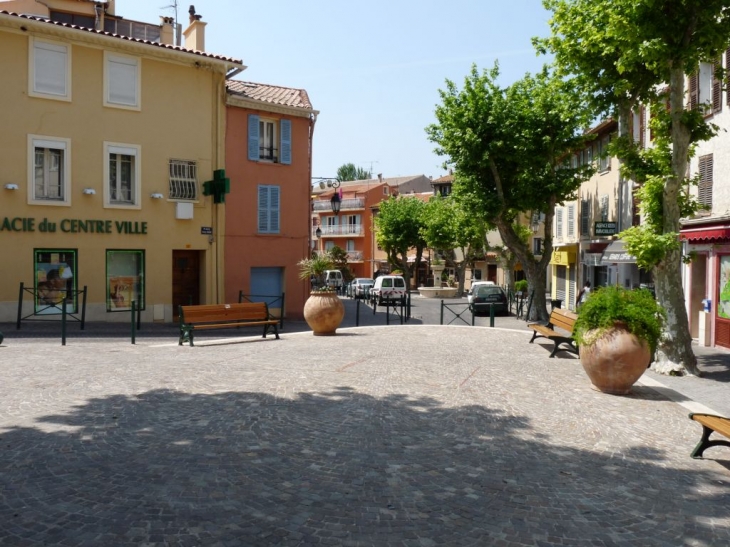 Place Victor Hugo - La Garde