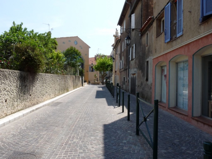 Rue du Vieux Puits - La Garde