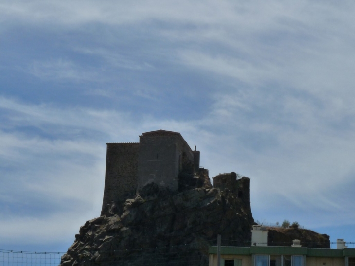 La chapelle au sommet du rocher - La Garde