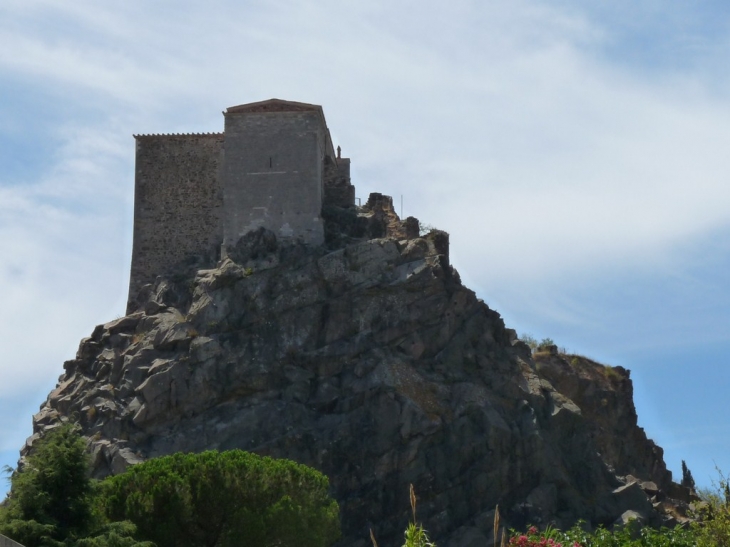 La chapelle au sommet du rocher - La Garde