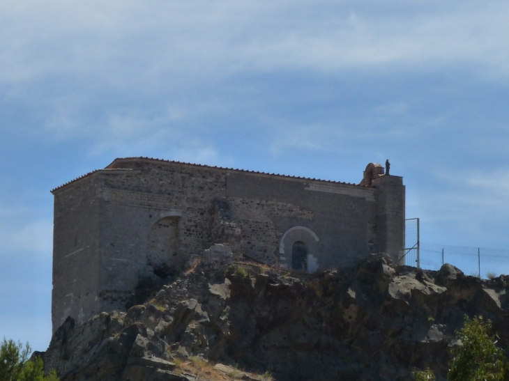 La chapelle au sommet du rocher - La Garde