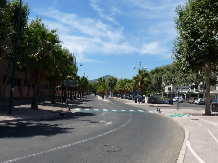 Avenue Toulouse Lautrec - La Garde