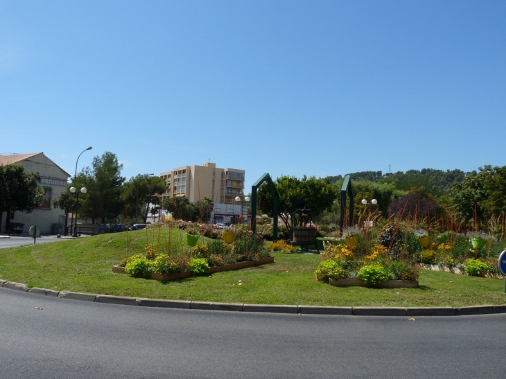 Rond point des associations - La Garde