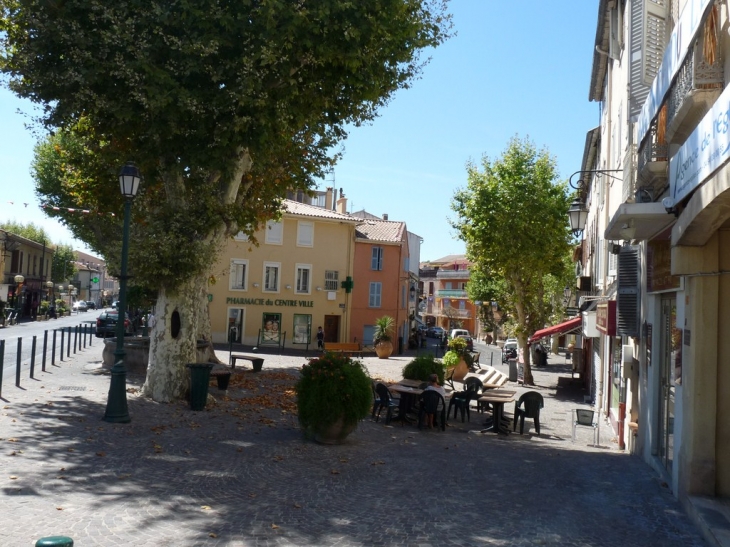 Place Victor Hugo - La Garde