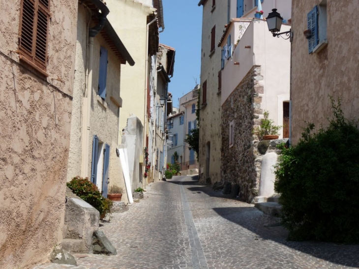 Dans le village - La Garde