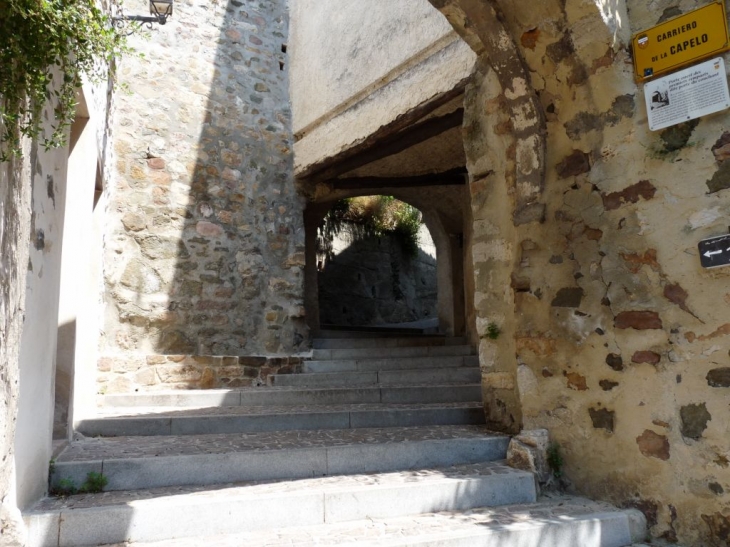 Porte ouest des premiers remparts dite Porte du couchant - La Garde