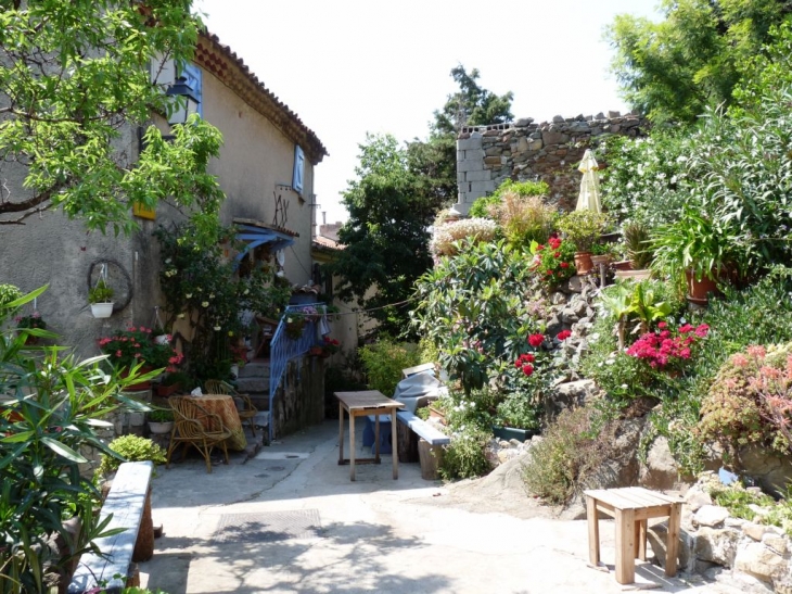 Dans le village - La Garde