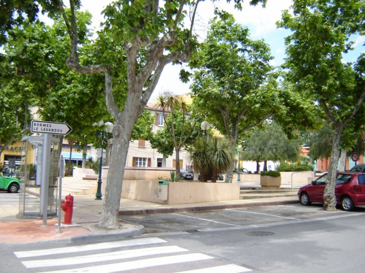 Dans le village - La Londe-les-Maures