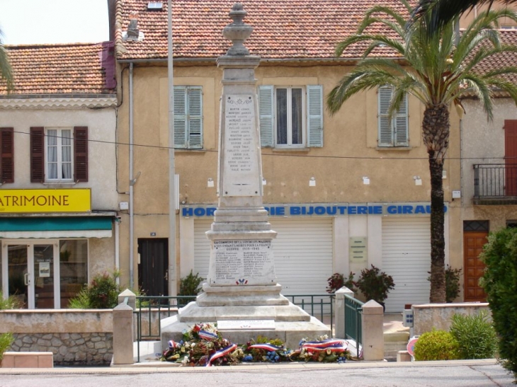 Le monument aux morts - La Londe-les-Maures