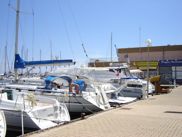 A l'intérieur du port - La Londe-les-Maures